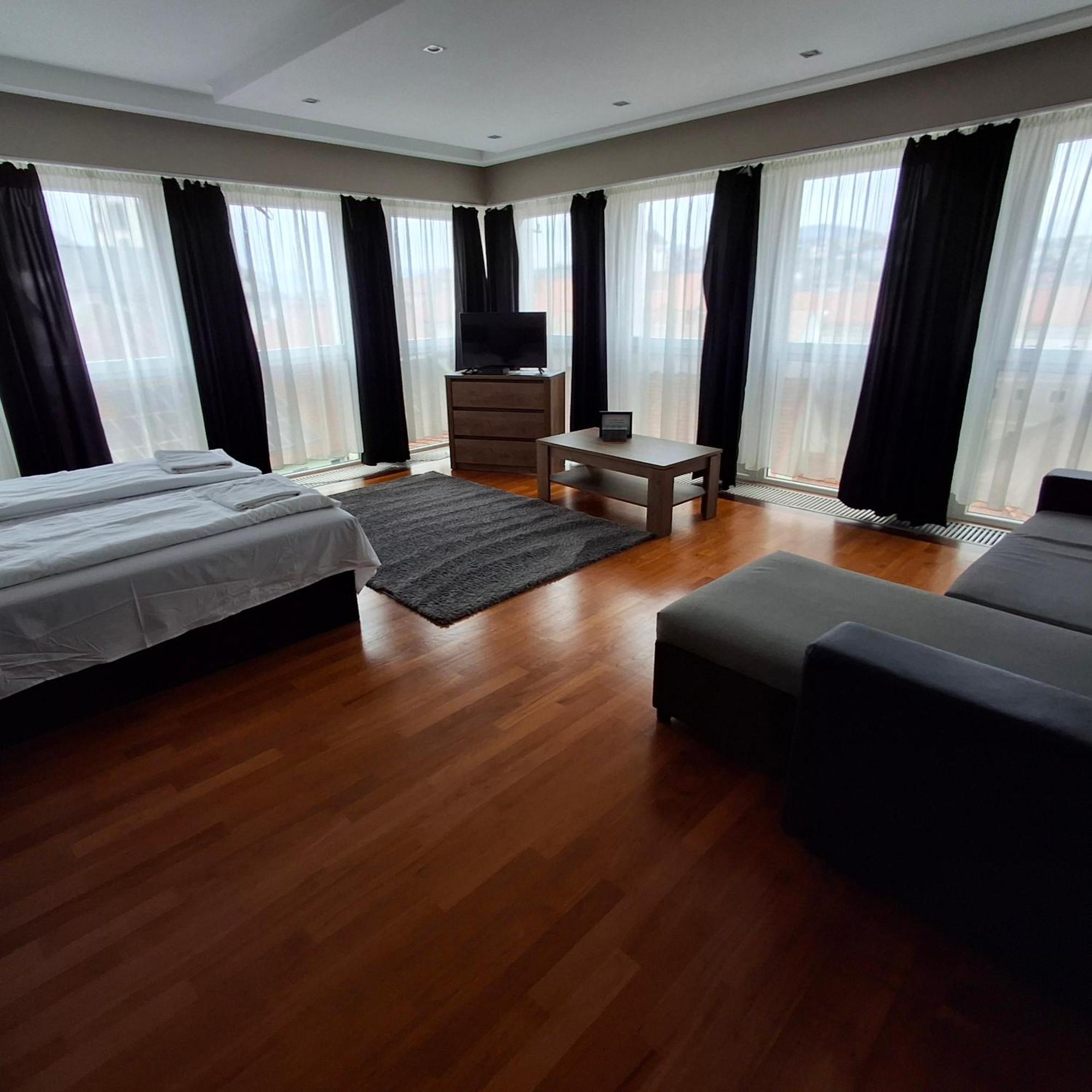 Unicorniselit Apartmanok Eger Bagian luar foto